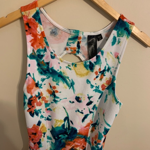 TRIXXI Open Back Dress - Picture 3 of 4